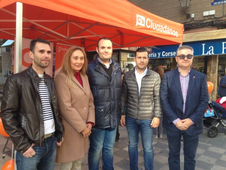 Cs Cuenca inicia una recogida de firmas para reclamar a Fomento un aparcamiento gratuito en la estación del AVE