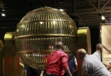 Los bombos que repartirán la suerte del Sorteo de la Lotería de Navidad llegan el vieres al Teatro Real de Madrid