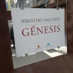 La céntrica calle Carretería de Cuenca estrena la muestra fotográfica ‘Génesis’ de Sebastiao Salgado