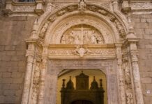 Desalojan el Museo de Santa Cruz de Toledo tras el incendio de un foco proyector