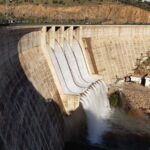 El pantano de Montoro (Ciudad Real) se ve obligado a abrir sus compuertas tras estar al límite