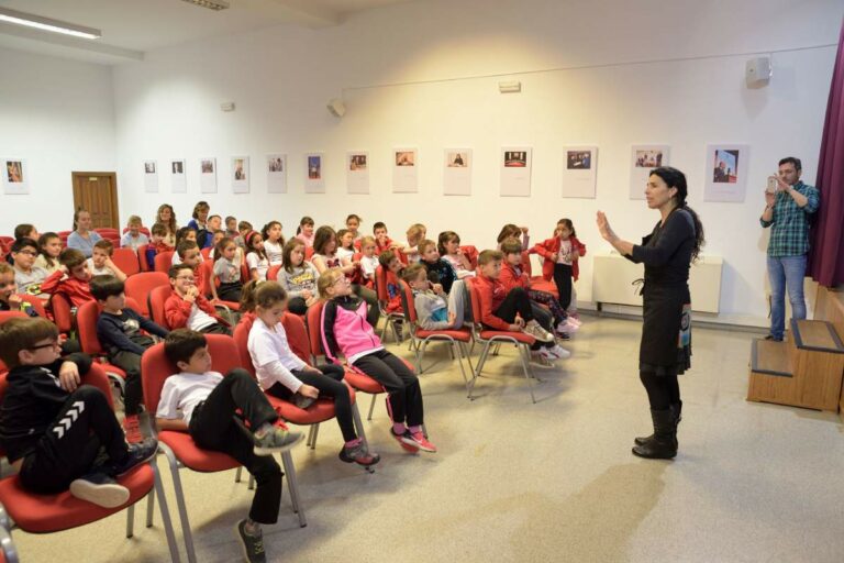 Cuentacuentos para escolares en Argamasilla de Alba para celebrar el Día del Libro Cuentacuentos para escolares en Argamasilla de Alba para celebrar el Día del Libro