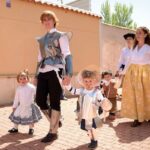 Decenas de quijotes, sanchos y dulcineas desfilan en Argamasilla de Alba