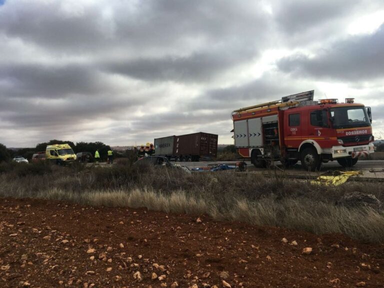 Muere una mujer en el choque frontal con un camión en Minglanilla