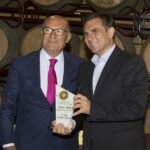 Bodegas Cristo de la Vega concede el premio “Yugo, una vida dedicada al vino” a Jorge Jaramillo