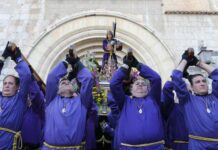 Medir 1,70 para ser costalero: advierten a una cofradía de Albacete por discriminación hacia las mujeres