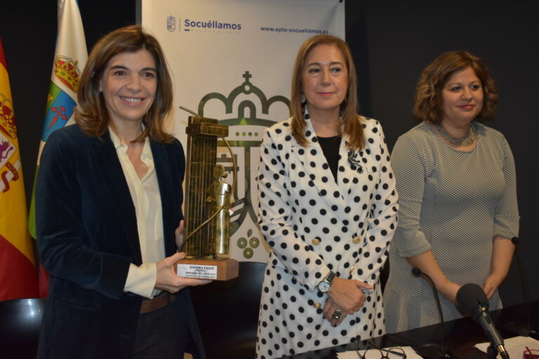 Alexandra Falcó recibe en Socuéllamos el premio ‘Mirador del Vino’