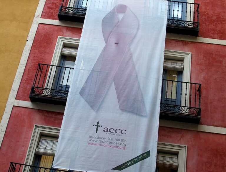 Las Casas Colgadas se iluminarán de rosa esta noche