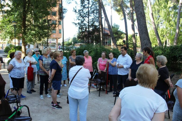 El Ayuntamiento de Albacete ofrece actividades de gerontogimnasia al aire libre a cerca de 140 personas mayores de la capital