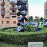 Finalizados los trabajos de colocación de la obra de Jesús Molina en Cuenca