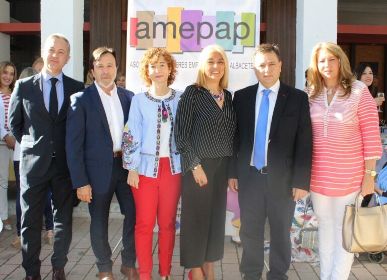 Manuel Serrano reitera su compromiso con AMEPAP y con las mujeres emprendedoras de Albacete y asegura que son “el alma de la Feria”