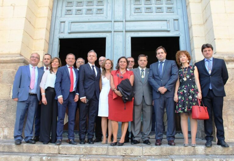 Manuel Serrano señala que más de 100.000 personas disfrutaron ayer de la Cabalgata y apertura de Puerta de Hierros en Albacete