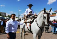Manuel Serrano afirma que los caballos otorgan un “plus de calidad” a la Feria de Albacete y nos recuerdan sus orígenes ganaderos durante su participación en la entrega de los Premios ‘La Cuerda’ 2017