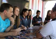 Manuel Serrano mantiene un encuentro con las jugadoras y el cuerpo técnico de la Fundación Albacete Balompié Femenino Nexus en la Feria