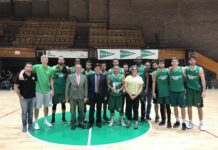 Francisco Navarro asiste al Torneo de Feria de baloncesto en el Pabellón del Parque