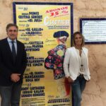 La torero Cristina Sánchez inaugura su azulejo en la plaza de toros de Cuenca