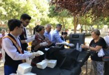 Julián Garijo y Juan Francisco Jerez participan en la Chocolatada Infantil