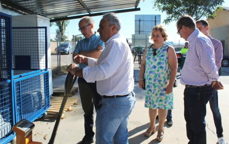 La Junta colabora en adaptar los puntos limpios de Alovera y Azuqueca a la normativa de recogida de aparatos electrónicos