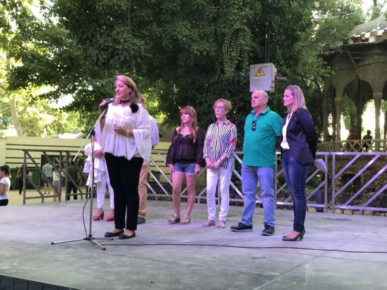 Llanos Navarro asiste a la inauguración de Los Barrios en la Feria de la FAVA