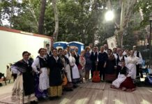 Mª Ángeles Martínez y Llanos Navarro asisten a la XXIX Muestra Internacional de Folklore Ciudad de Albacete
