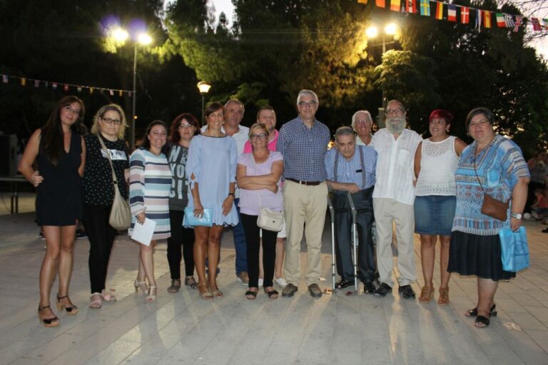 María Gil y Alberto Reina destacan la importancia de celebrar fiestas en los barrios de Albacete para estrechar lazos de unión entre los vecinos y dinamizar el movimiento vecinal durante su asistencia al pregón de ‘San Pedro Mortero’