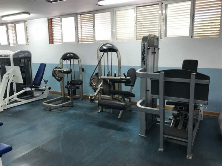 Instaladas 5 máquinas de musculación en el gimnasio del Polideportivo San Fernando de Cuenca
