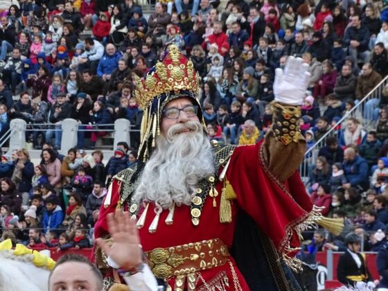 (FOTOS) Los Reyes llegan este año a caballo a Albacete