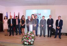 Manuel Serrano pone en valor la importancia que el sector artesano tiene para Albacete durante su asistencia a la inauguración del stand de la Diputación Provincial en el Recinto Ferial