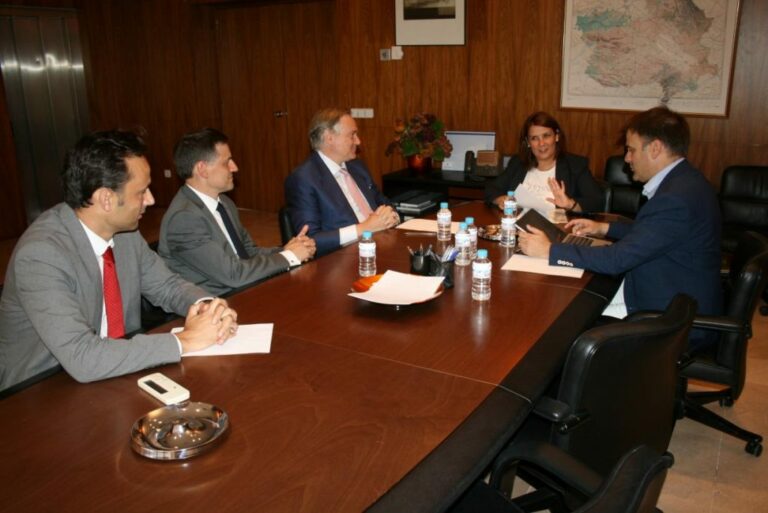 C-LM apuesta por la universalización de la cobertura de telefonía móvil y la inclusión digital