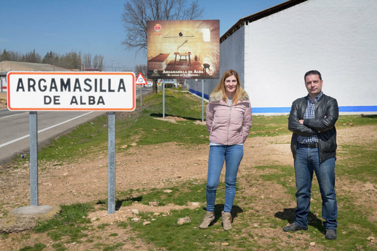 Así reciben los habitantes de Argamasilla de Alba a los turistas