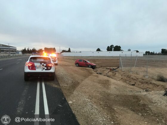 Detenida una conductora tras estrellarse en la carretera de Las Peñas (Albacete)