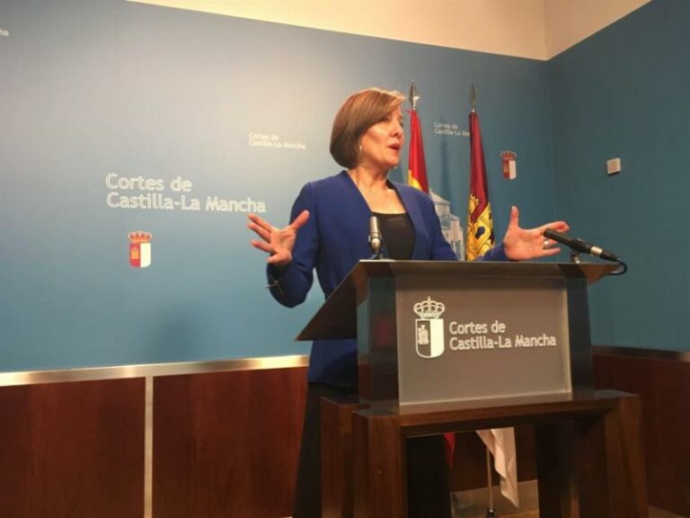 Blanca Fernández afirma que Cospedal también contrataba ginecólogos sin titulación