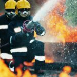 Desalojado un bloque de viviendas en Quintanar del Rey por el fuego en el garaje con 25 personas afectadas