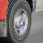 Vuelca un camión que transportaba pintura y barnices en la A-3, a la altura de Villares del Saz (Cuenca)