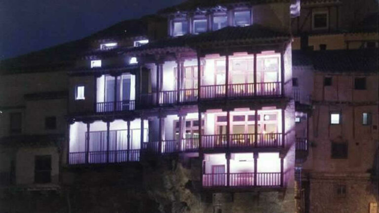 Las Casas Colgadas se iluminarán de azul con motivo de la celebración del Día de Concienciación sobre el Autismo