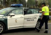 Cortado uno de los carriles de la A-2 en sentido Madrid tras volcar un camión en Guadalajara