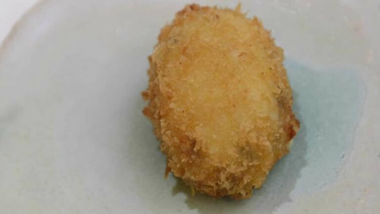 El chef Miguel Carretero, de Pedro Muñoz, prepara la mejor croqueta de jamón del mundo