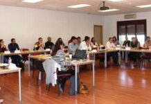 Jóvenes se forman para dirigir con eficacia la empresa agroalimentaria en Tomelloso