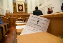 Arranca la sesión con Page avanzando que unidad de España, autocrítica y anuncios marcarán su intervención