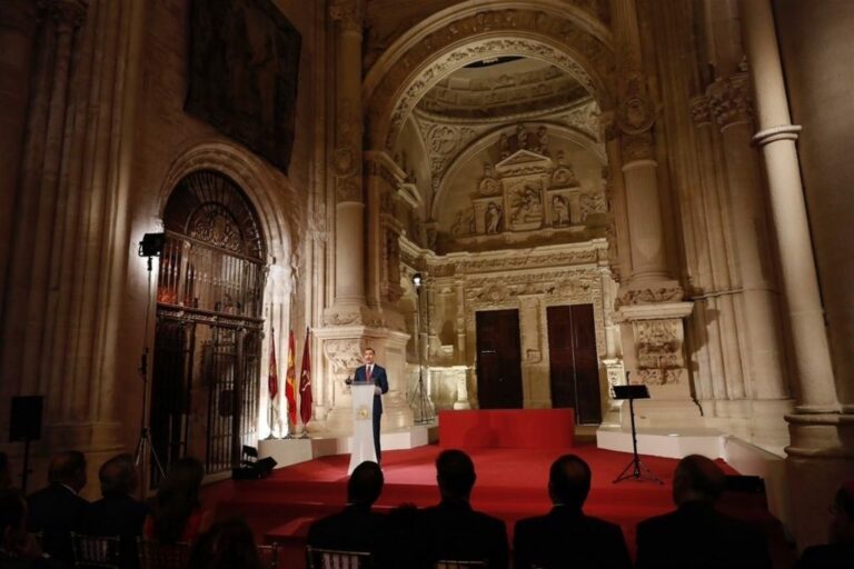 El Rey Felipe rinde tributo “al talento” cultural de España bajo el “símbolo artístico” de la Catedral de Cuenca