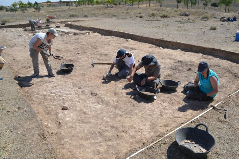 Fin de la campaña de excavaciones 2017 en Segóbriga, centrada en la exhumación de monumentos funerarios