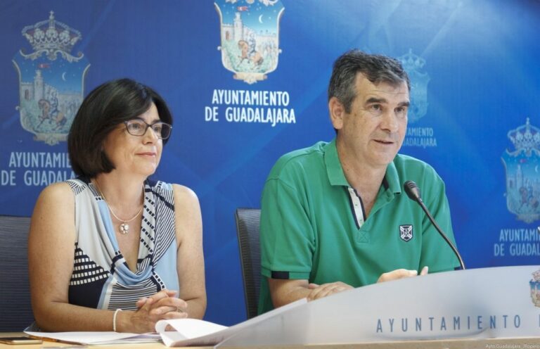 El alcalde de Guadalajara dice que el Ayuntamiento “invierte más dinero” en empleo que la propia Junta