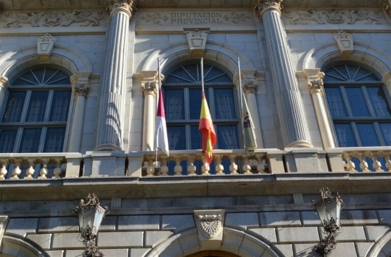 La Diputación de Toledo colocará las banderas a media asta por la muerte de López