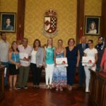 La Junta entrega 16 pisos en régimen de alquiler social a 7 familias de Valdepeñas y 9 de La Solana