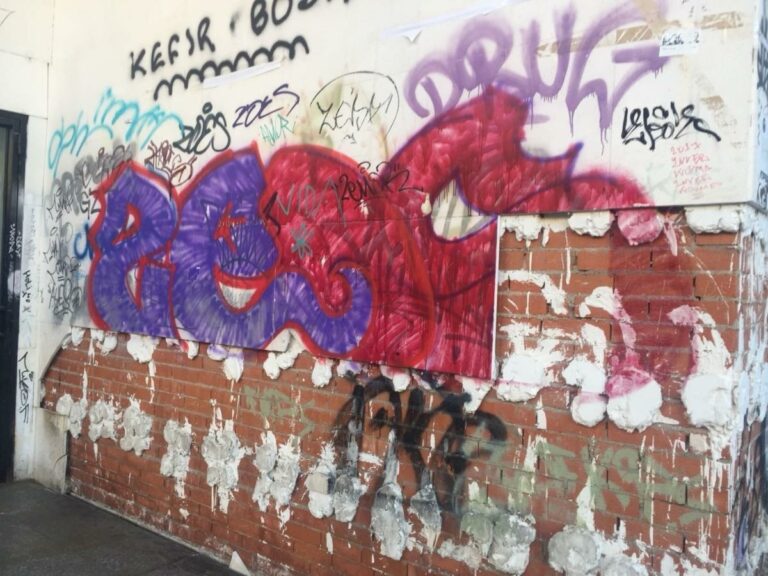 Piden una solución de fondo para acabar con las pintadas en Cuenca