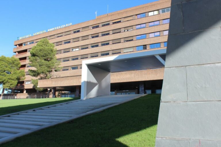 Grave en el hospital de Albacete un trabajador tras precipitarse desde 6 metros de altura en Las Pedroñeras