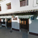 Se encierra con un arma en su propio mesón en Manzanares