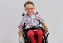 La generosidad de este niño te conmovió en verano: ahora él te necesita a ti