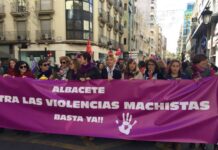 Un millar de personas recorren el centro de Albacete para gritar ‘Basta ya’