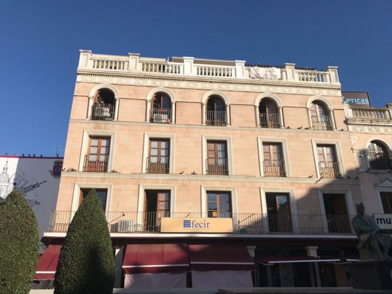 La Federación Empresarial de Ciudad Real se muda a su nueva sede en la Plaza Mayor de la capital